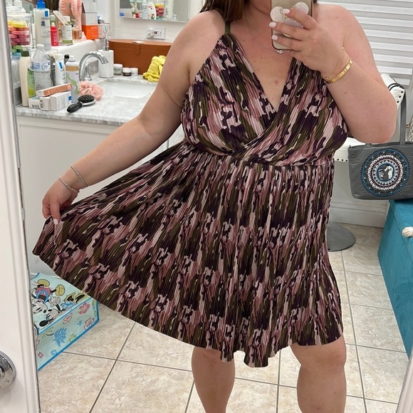 NEW bebe Camo Print Fit and Flare Dress - Picture 2 of 14